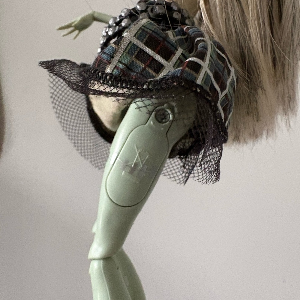Monster High Doll - Frankie Stein - Ghouls Alive - Picture 6 of 6